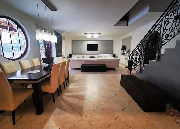 Apartment M3 Oasis Deluxe Mogyorod